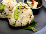 塩揉みきゅうりと塩昆布のレモンおにぎり。