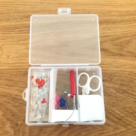 多分セリア 100均のケースで持ち運び用ソーイングケースを作る 暮らしニスタ