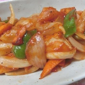 大人もハマる♪　厚揚げと玉ねぎの焼きケチャップ炒め
