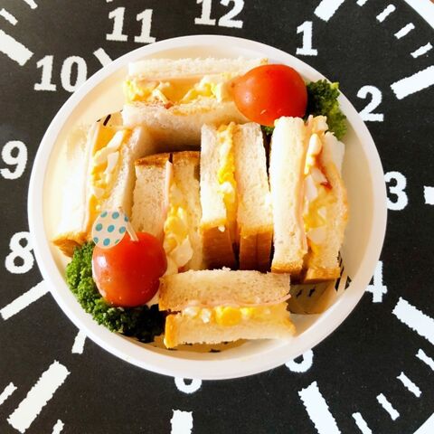 お出かけ 車中でも片手でつまんで食べられる リボンが可愛いサンドイッチ弁当 暮らしニスタ お出かけ 車中でも片手でつまんで食べられる リボンが可愛いサンドイッチ弁当 暮らしニスタ