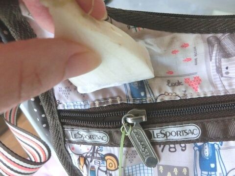 ナイロンバッグのシミも汚れも これ2つで見事に落ちる 暮らしニスタ ナイロンバッグのシミも汚れも これ2つで見事に落ちる 暮らしニスタ