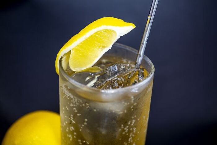 ハイボールのおいしい作り方は ウイスキー 炭酸水の黄金比もご紹介 暮らしニスタ ハイボールのおいしい作り方は ウイスキー 炭酸水の黄金比もご紹介 暮らしニスタ