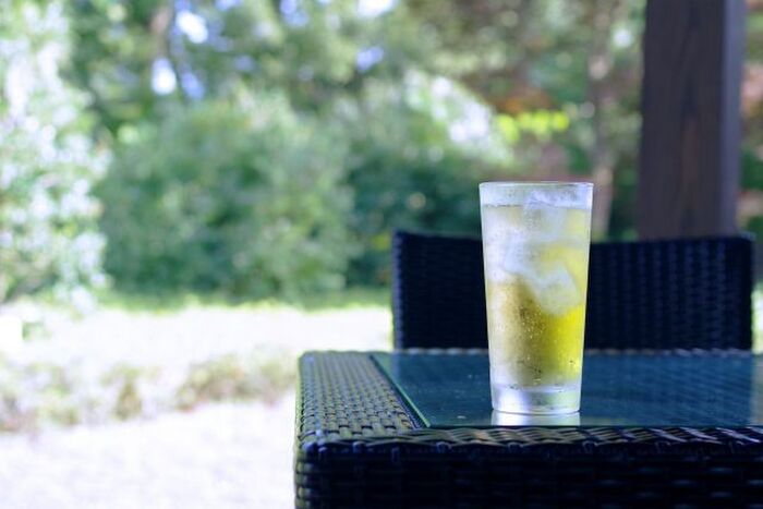 ハイボールのおいしい作り方は ウイスキー 炭酸水の黄金比もご紹介 暮らしニスタ ハイボールのおいしい作り方は ウイスキー 炭酸水の黄金比もご紹介 暮らしニスタ
