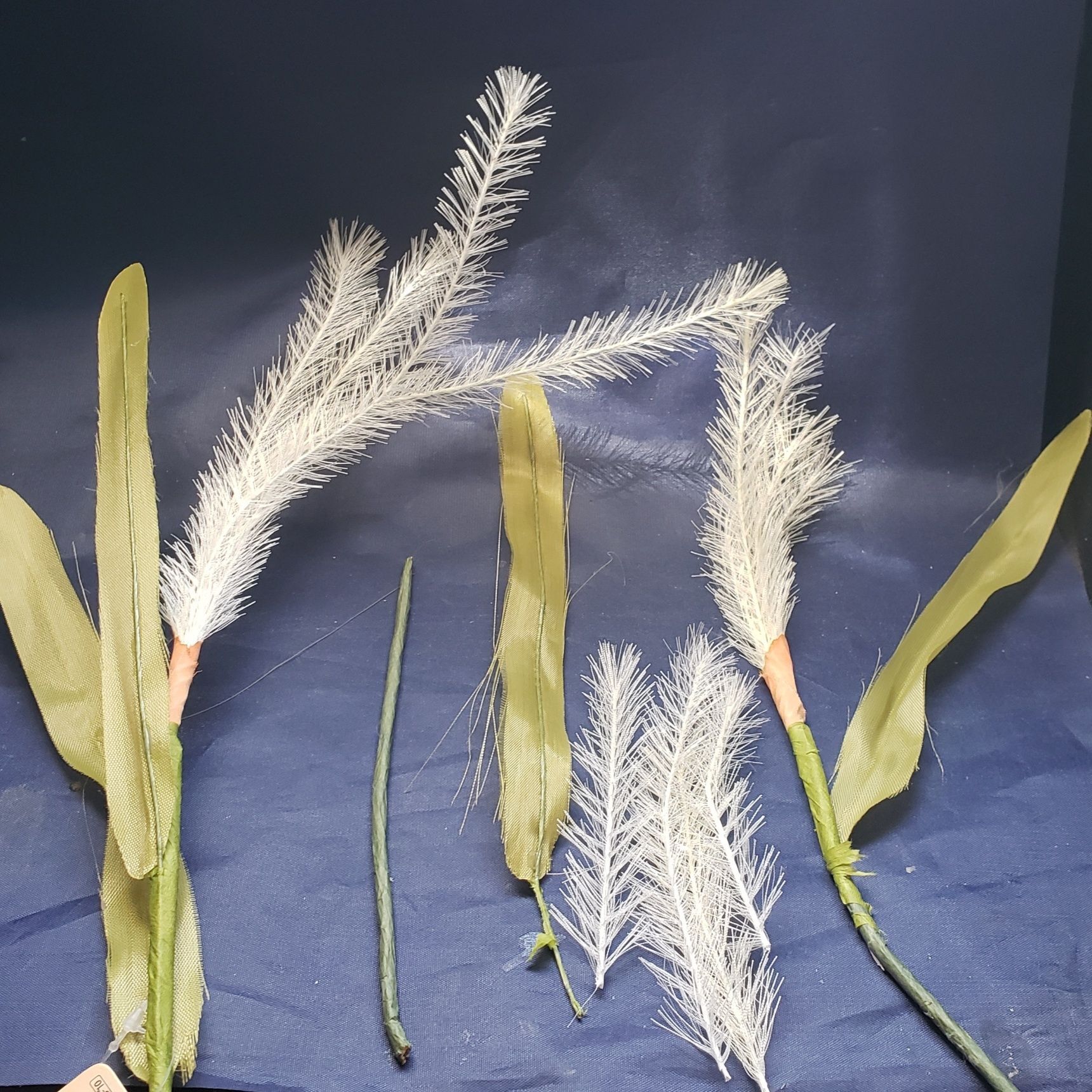 ３、ススキ又は紅葉の造花を飾る。