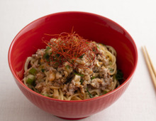 【麺でも飲む】バズる料理家リュウジさんの「坦々油そば」はレンチンで簡単！