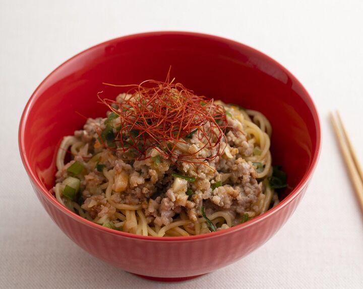 【麺でも飲む】バズる料理家リュウジさんの「坦々油そば」はレンチンで簡単!