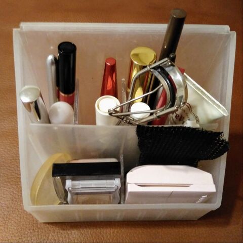 100均 ペン立て を使ったメイクグッズ収納 暮らしニスタ 100均 ペン立て を使ったメイクグッズ収納 暮らしニスタ