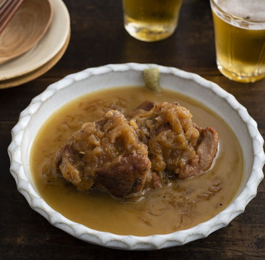 お手軽煮込み バズる料理家リュウジさんの 豚肉のビール煮 はつまみにもごはんのおかずにも 暮らしニスタ