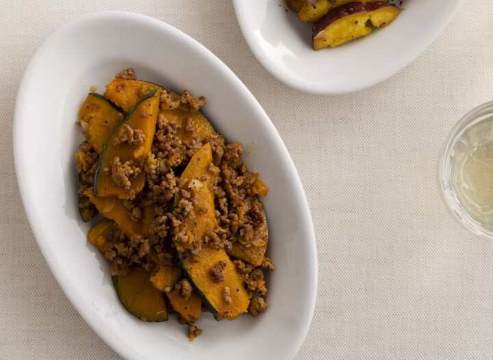 【ヘビロテ必至】バズる料理家リュウジさんの「かぼちゃとひき肉のガリバタ炒め」はクセになる味