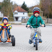 最近の子は早い？ キッズ自転車っていつから乗る？