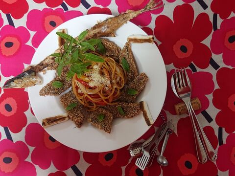 アヒージョなパスタ グラハム粉をまとった秋刀魚を添えて 暮らしニスタ アヒージョなパスタ グラハム粉をまとった秋刀魚を添えて 暮らしニスタ