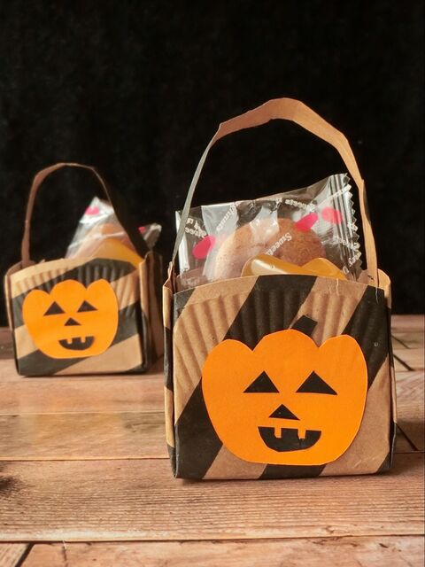 紙皿で簡単 ハロウィンお菓子のミニバスケット 暮らしニスタ 紙皿で簡単 ハロウィンお菓子のミニバスケット 暮らしニスタ