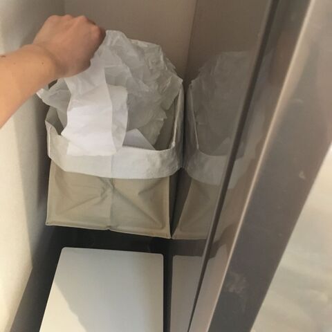 たまるレジ袋はズボラ収納で解決 キャンドゥのバッグコンテナ収納 暮らしニスタ たまるレジ袋はズボラ収納で解決 キャンドゥのバッグコンテナ収納 暮らしニスタ