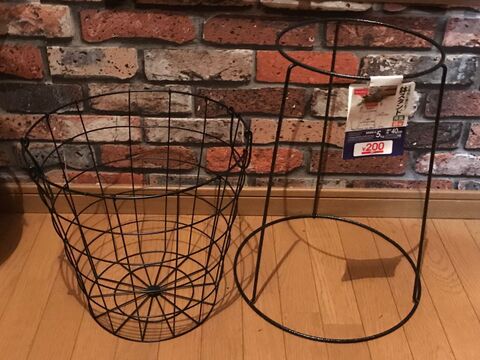 ダイソー ワイヤーバスケットを重ねるだけ オシャレなスリッパ入れ 暮らしニスタ ダイソー ワイヤーバスケットを重ねるだけ オシャレなスリッパ入れ 暮らしニスタ