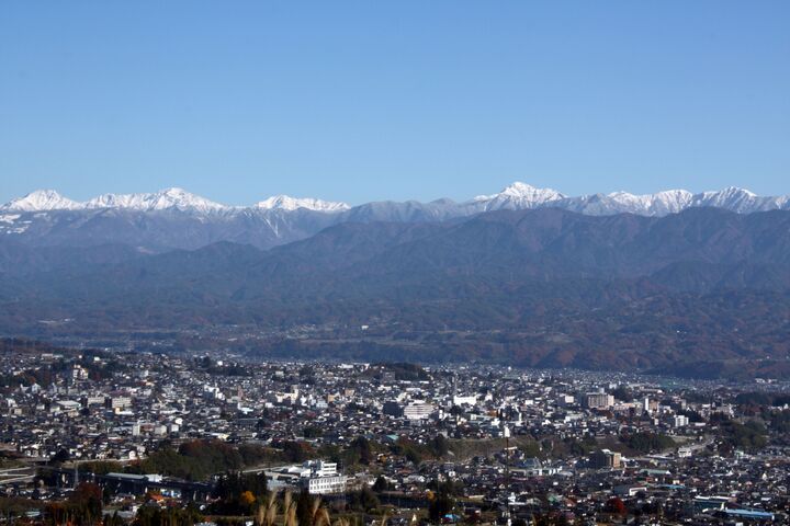 南アルプスの雄大な自然に囲まれた長野県飯田市。ふるさと納税返礼品のおすすめはブランド柿!