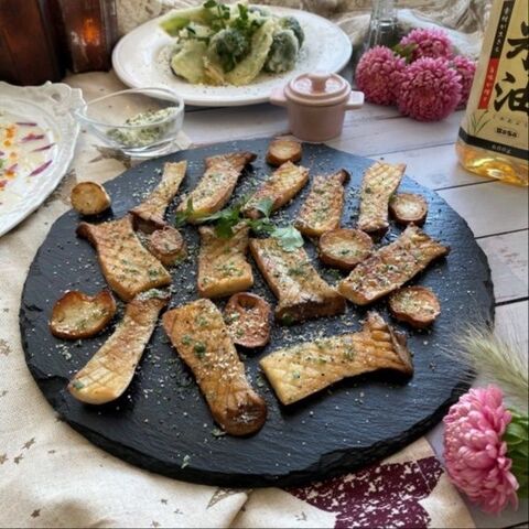 2つの食感が楽しめる 米油と塩で焼くエリンギのグリル 暮らしニスタ