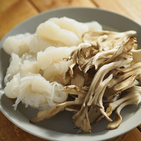 ピリ辛味でごはんがすすむ しらたきと舞茸の旨煮 作り置き 暮らしニスタ