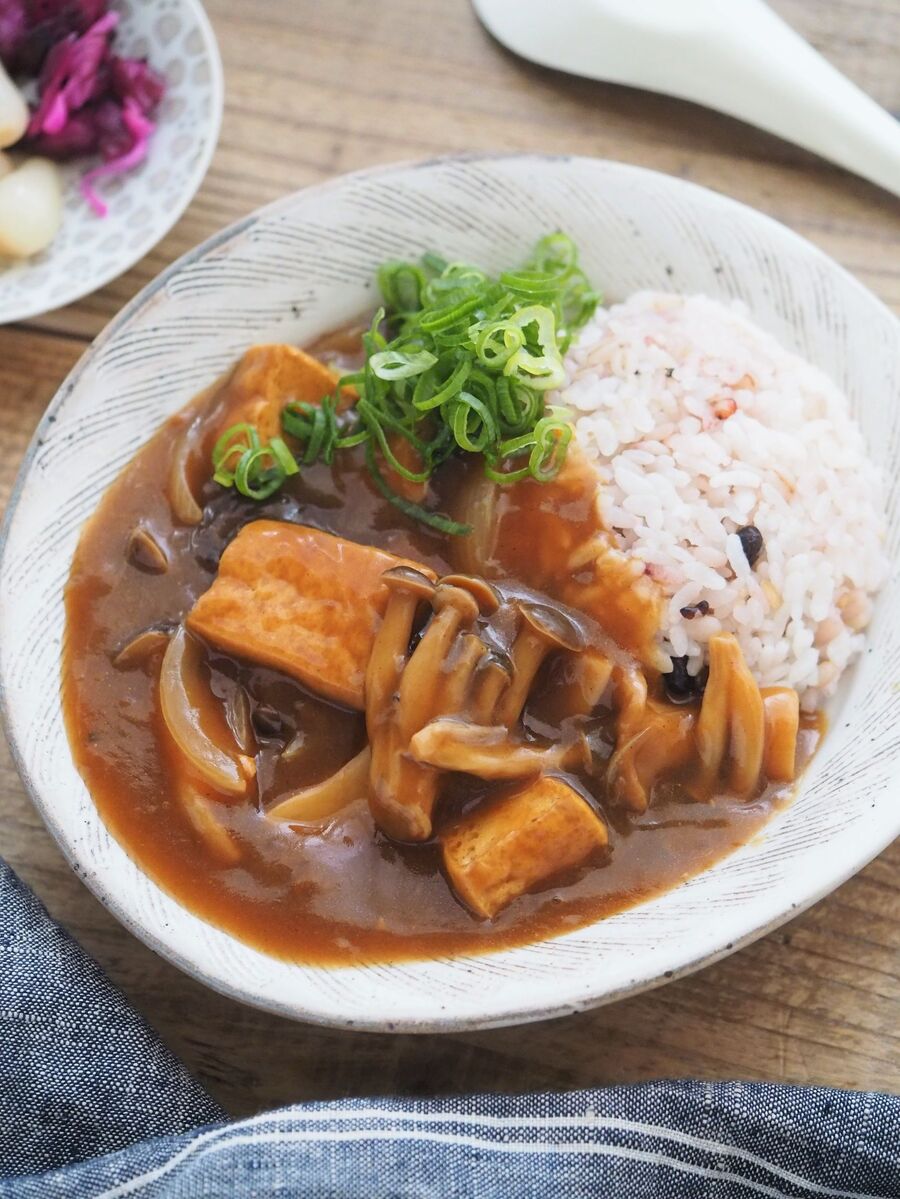 ルー半分でカロリーオフ 10分で完成 厚揚げときのこのヘルシー和風カレー 暮らしニスタ ルー半分でカロリーオフ 10分で完成 厚揚げときのこのヘルシー和風カレー 暮らしニスタ