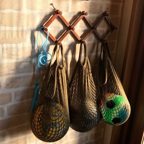100均グッズだけで 収納できてそのまま持ち運べる 便利な サッカー ボール収納 暮らしニスタ 100均グッズだけで 収納できてそのまま持ち運べる 便利な サッカー ボール収納 暮らしニスタ