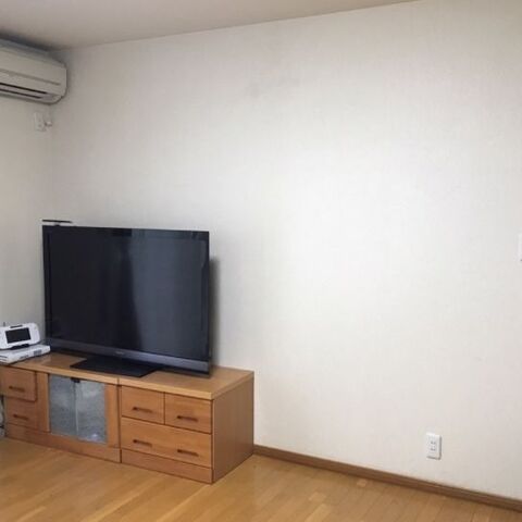 みんなに褒めてもらえる ナチュラルで本物みたいな板壁風壁紙でリビングをイメチェン 暮らしニスタ みんなに褒めてもらえる ナチュラルで本物みたいな板壁風壁紙でリビングをイメチェン 暮らしニスタ