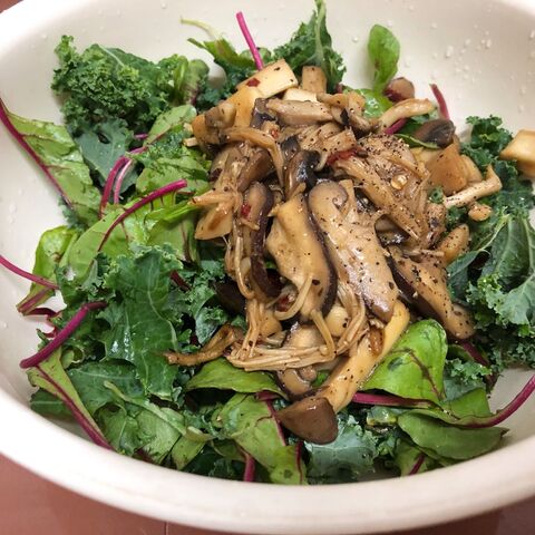 きのこの醤油ソテー ベビーリーフのミックスサラダ 暮らしニスタ