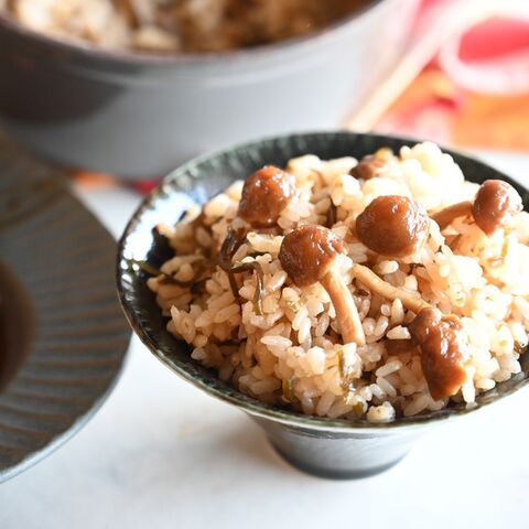 主食を世界アレンジ なめこの炊き込みご飯 主食レシピまとめ 暮らしニスタ