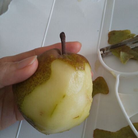 甘い香りを楽しめる 洋梨の簡単ワイン煮 暮らしニスタ