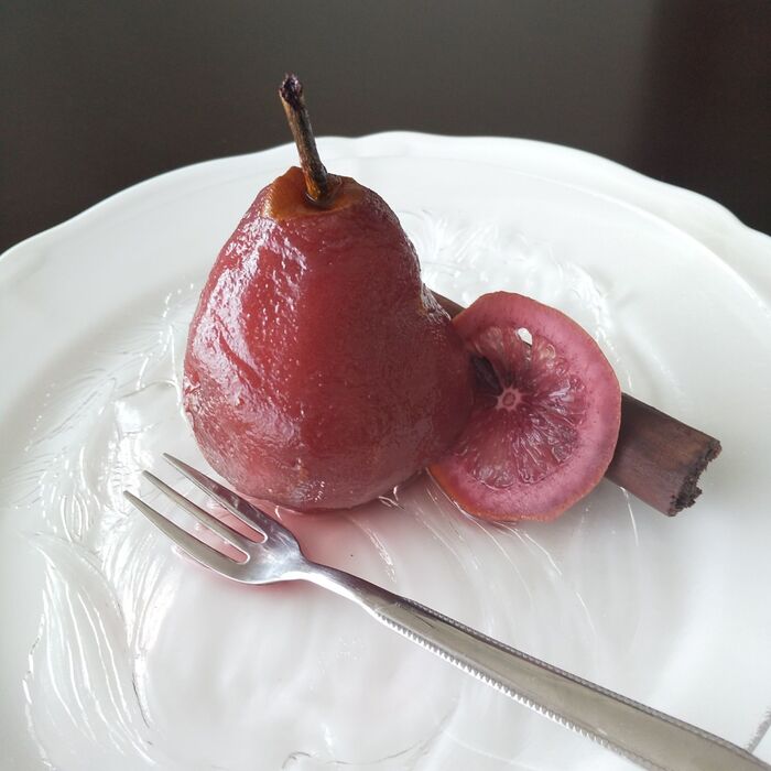 甘い香りを楽しめる♫洋梨の簡単ワイン煮
