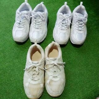 白スニーカーを白く保つのは大事だけど 汚れにくいのが一番 笑 暮らしニスタ 白スニーカーを白く保つのは大事だけど 汚れにくいのが一番 笑 暮らしニスタ