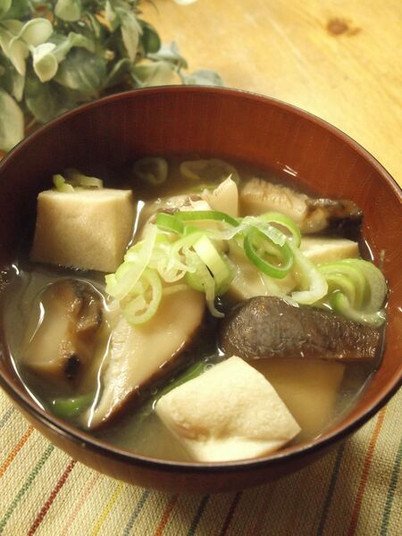 毎日これでもいい（笑）栄養ギュッと！干し椎茸と高野豆腐の食べる味噌汁