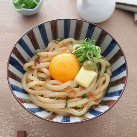 2つの食材で簡単 うどんレシピ 釜玉風わさびバターうどん 暮らしニスタ