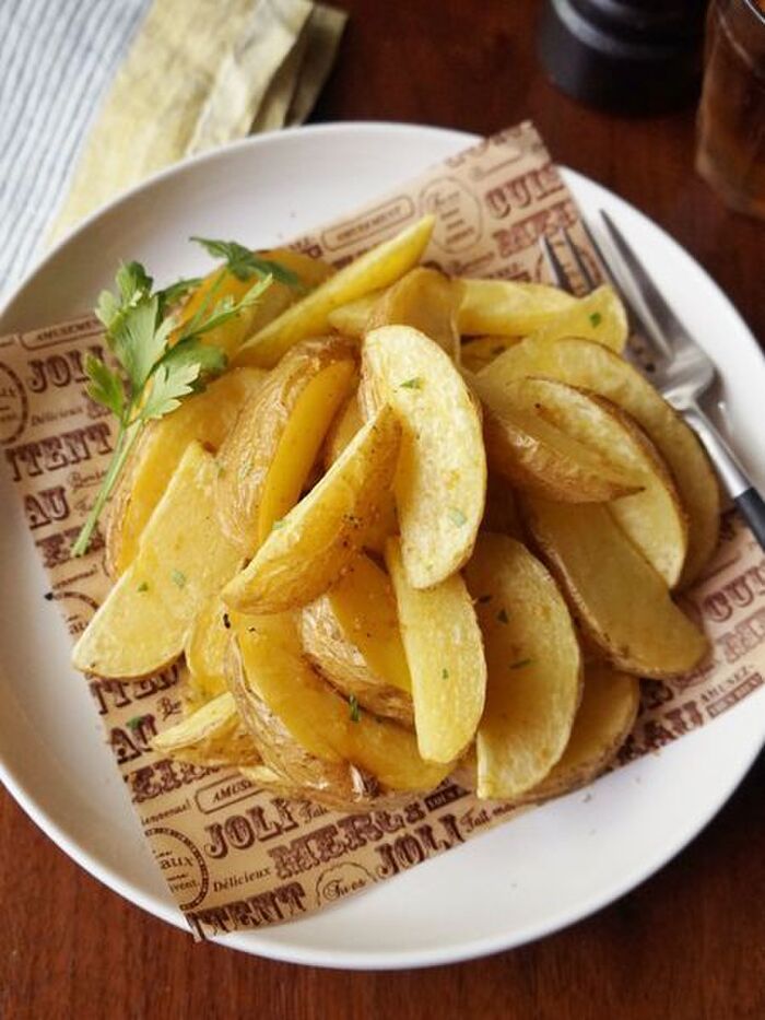 じゃがいもの皮を食べるときの注意点は むく際の裏技もご紹介 暮らしニスタ じゃがいもの皮を食べるときの注意点は むく際の裏技もご紹介 暮らしニスタ