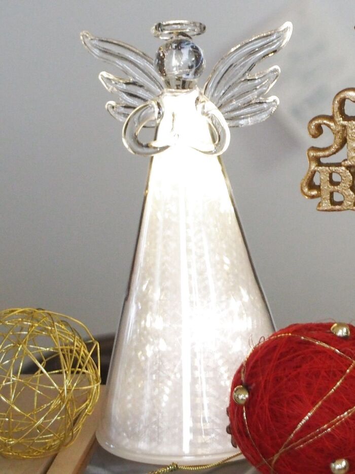 ズーム①　　今年買った天使のランプです