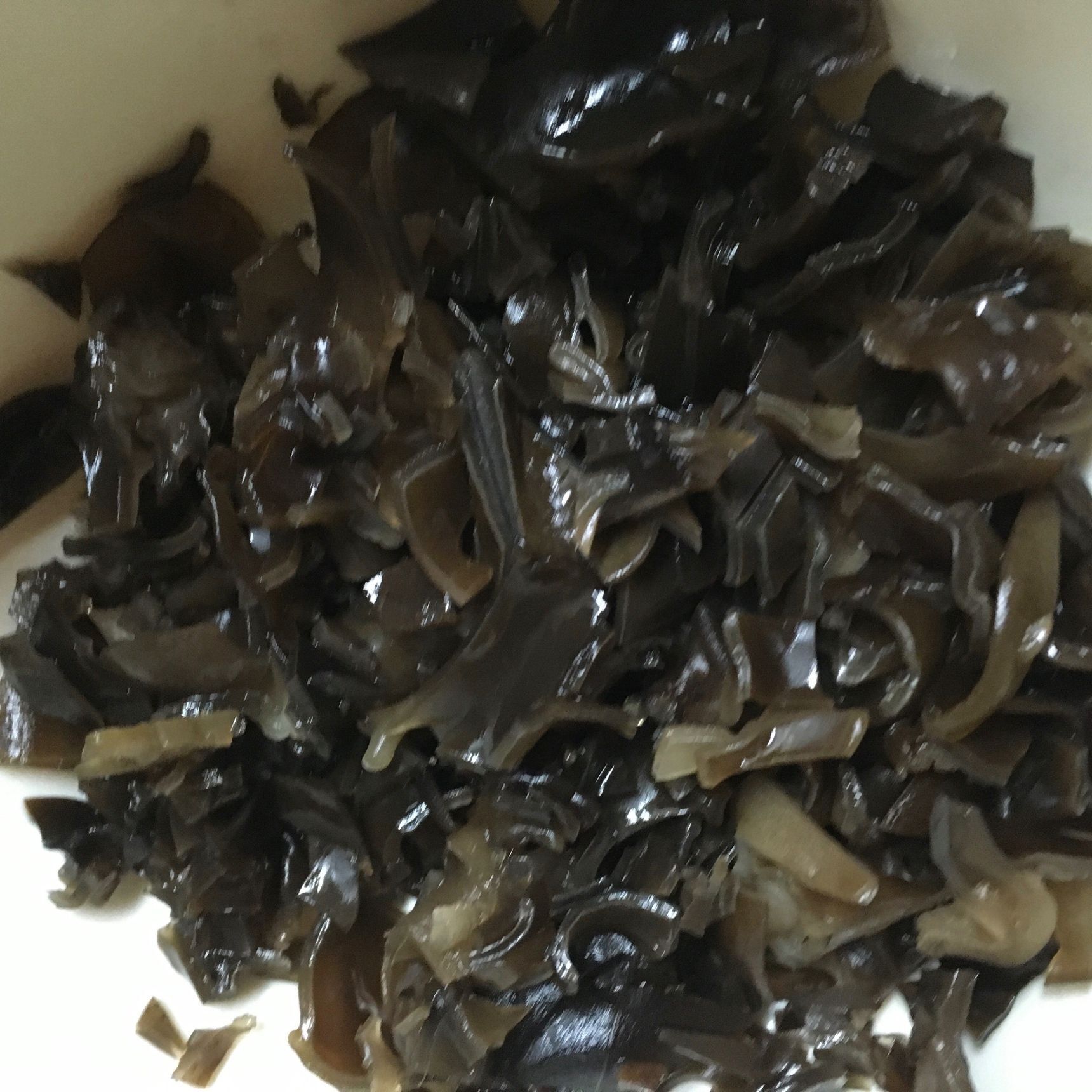 ②きくらげはぬるま湯で20分しっかりもどし水気をきり粗く刻む。