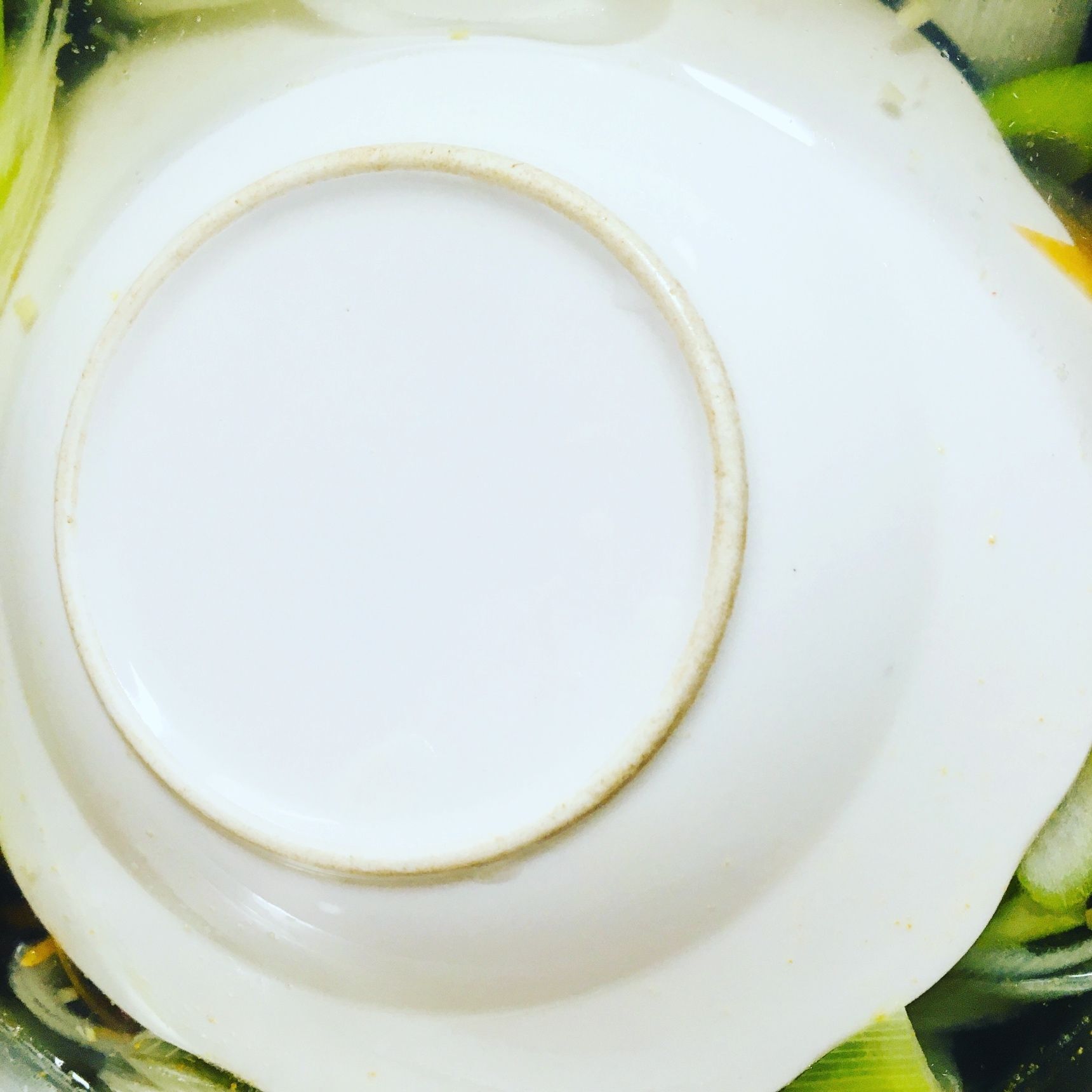 ⑤①を中火にかけ沸騰したら昆布をとりのぞき、塩、②、③、ねぎ緑部分以外の④をいれ落とし蓋をして具に火が通るまで煮る。最後にねぎの緑部分を入れる。