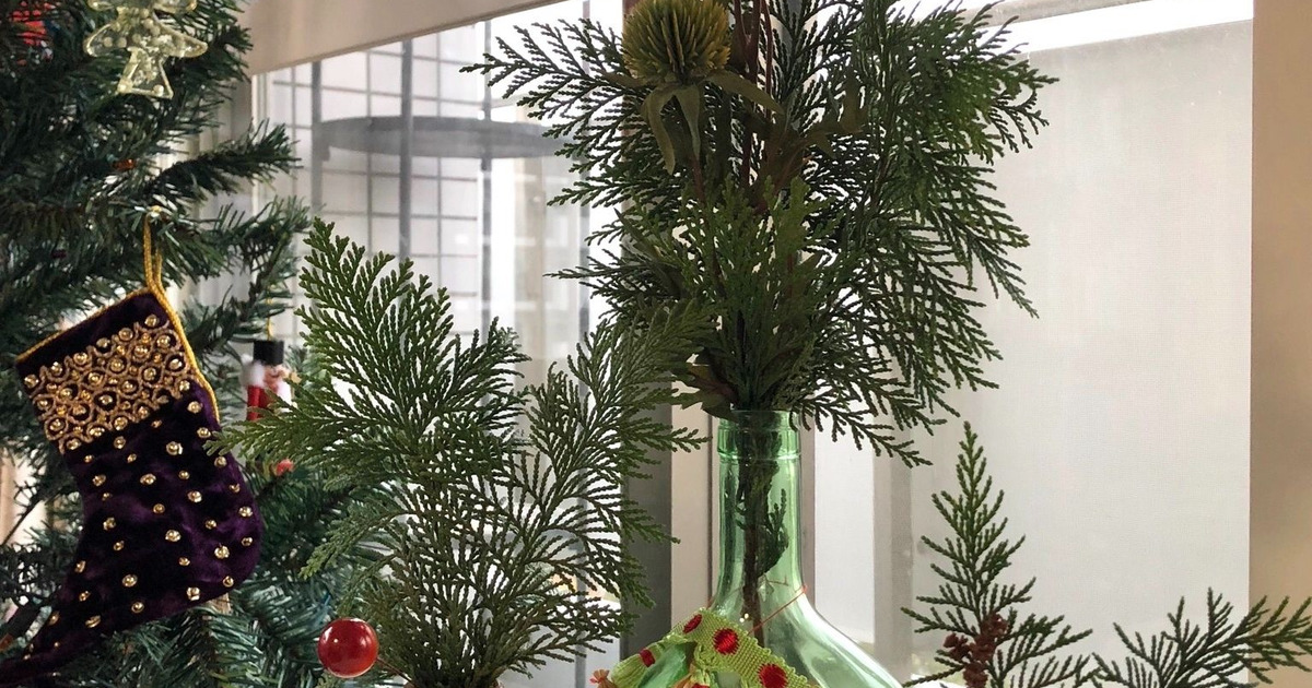 家にある物で 花瓶を使った簡単ツリー 4例 暮らしニスタ