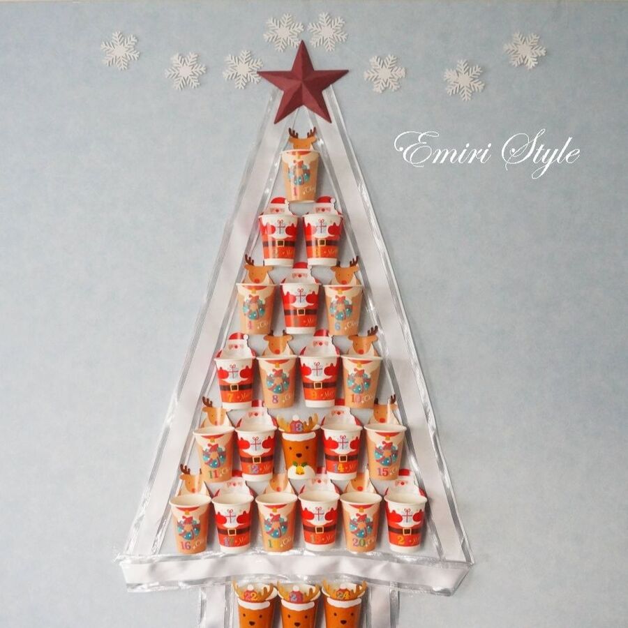 ウォールアドベントカレンダーツリー 作り方 飾り方 紙コップで簡単クリスマスツリー 暮らしニスタ