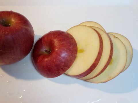 皮を剥いたり カットしたり何かと面倒くさ いリンゴを手軽に食べる方法 暮らしニスタ 皮を剥いたり カットしたり何かと面倒くさ いリンゴを手軽に食べる方法 暮らしニスタ
