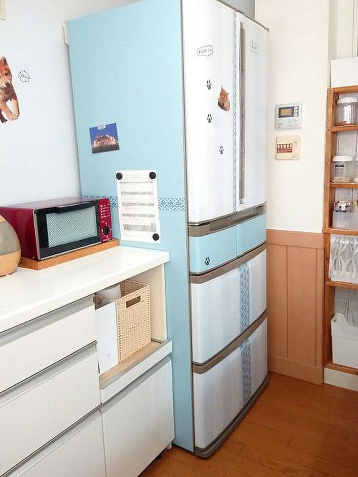 冷蔵庫のホコリ予防は新聞紙より食器棚シートが楽◆完全に覆う
