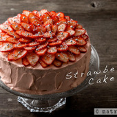 薄切りいちごとシルバーのアラザンで、キラキラ素敵なストロベリーショートケーキ