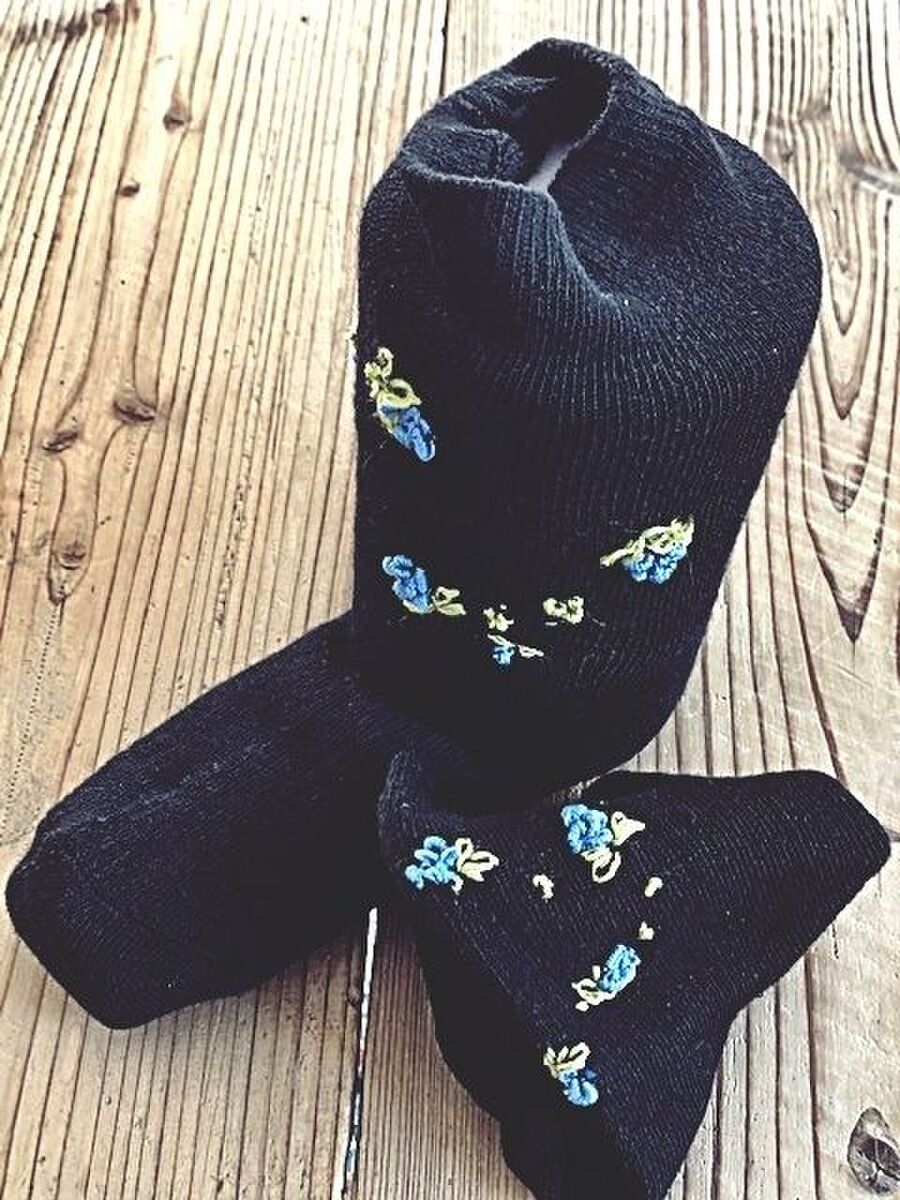100均靴下にバラの花モチーフの刺繍でおしゃれ度アップ 暮らしニスタ 100均靴下にバラの花モチーフの刺繍でおしゃれ度アップ 暮らしニスタ