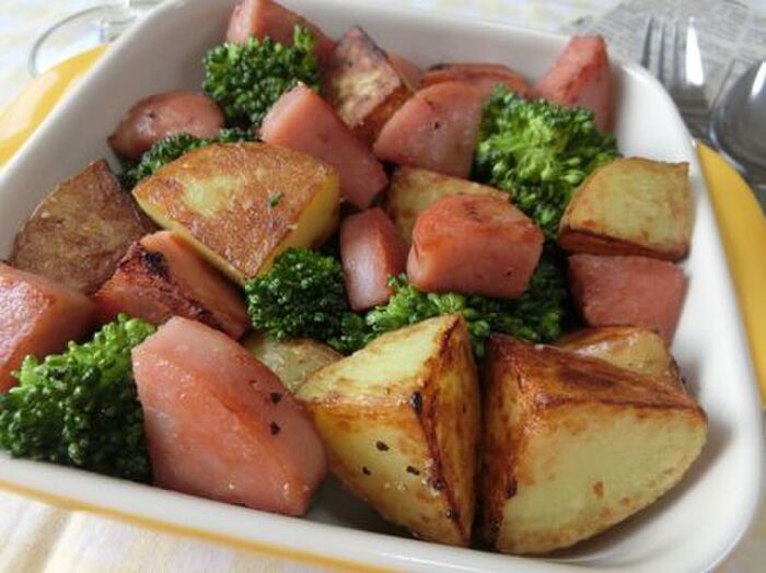 ボロニアソーセージってどんなもの レシピや食べ方 カロリーなど徹底紹介 暮らしニスタ ボロニアソーセージってどんなもの レシピや食べ方 カロリーなど徹底紹介 暮らしニスタ