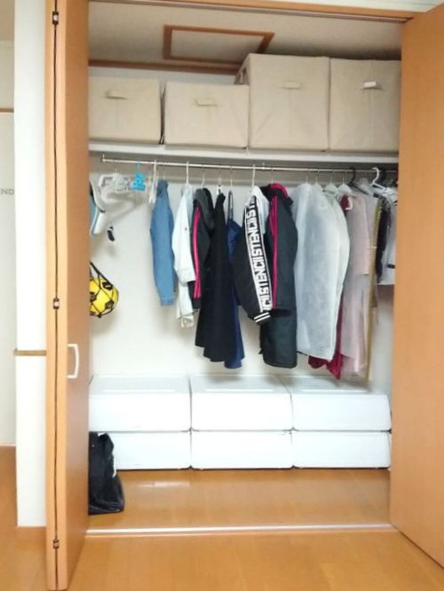 シンプルに機能的に楽に管理 子供部屋のクローゼット 暮らしニスタ シンプルに機能的に楽に管理 子供部屋のクローゼット 暮らしニスタ