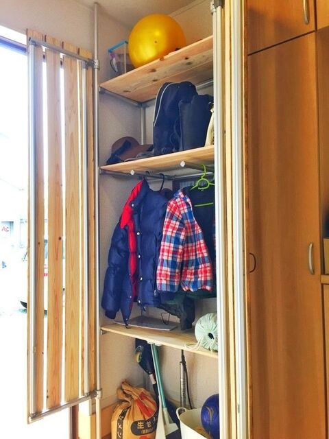 Diy 玄関にピッタリ コートも掛けられる収納棚を自作しよう 暮らしニスタ Diy 玄関にピッタリ コートも掛けられる収納棚を自作しよう 暮らしニスタ