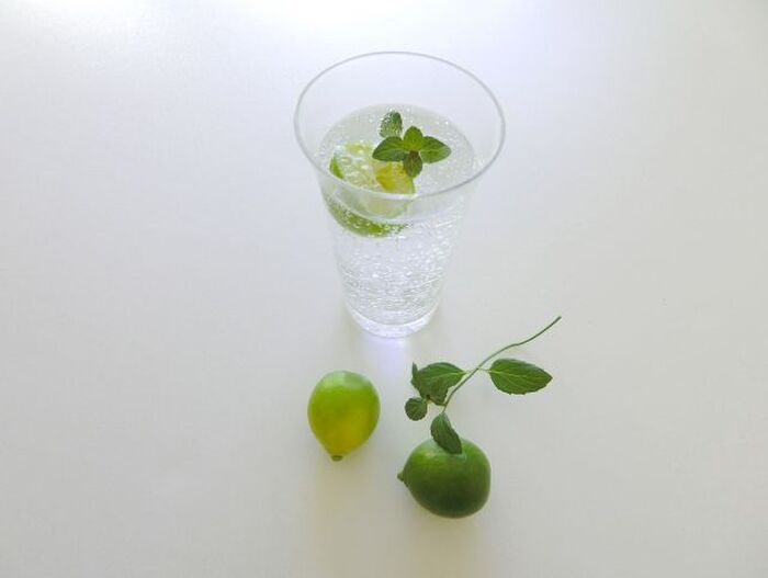 ジンライムを自宅でも おいしいレシピや飲み方まとめ 暮らしニスタ ジンライムを自宅でも おいしいレシピや飲み方まとめ 暮らしニスタ