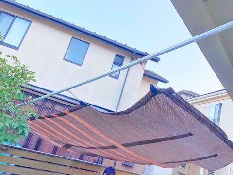 Diy 庭にシェードを使ったパーゴラ屋根を自作しよう 暮らしニスタ Diy 庭にシェードを使ったパーゴラ屋根を自作しよう 暮らしニスタ