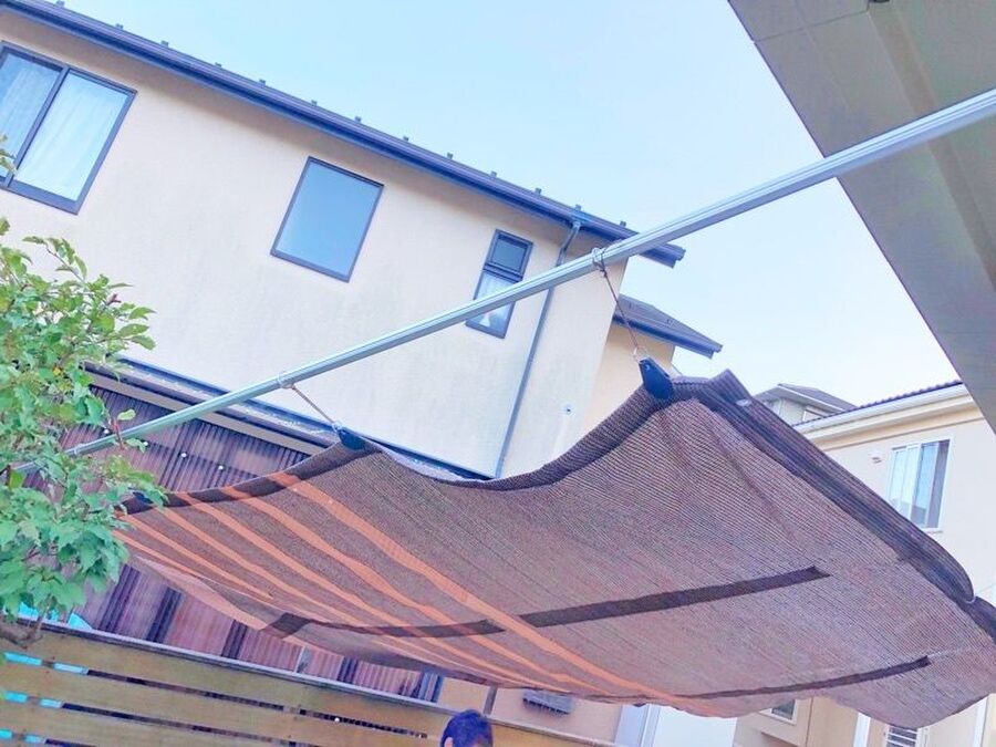 Diy 庭にシェードを使ったパーゴラ屋根を自作しよう 暮らしニスタ Diy 庭にシェードを使ったパーゴラ屋根を自作しよう 暮らしニスタ