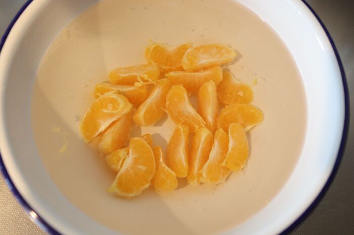 缶詰みたいにツルツル みかんの薄皮 があっという間にむける裏ワザがあった 暮らしニスタ 缶詰みたいにツルツル みかんの薄皮 があっという間にむける裏ワザがあった 暮らしニスタ