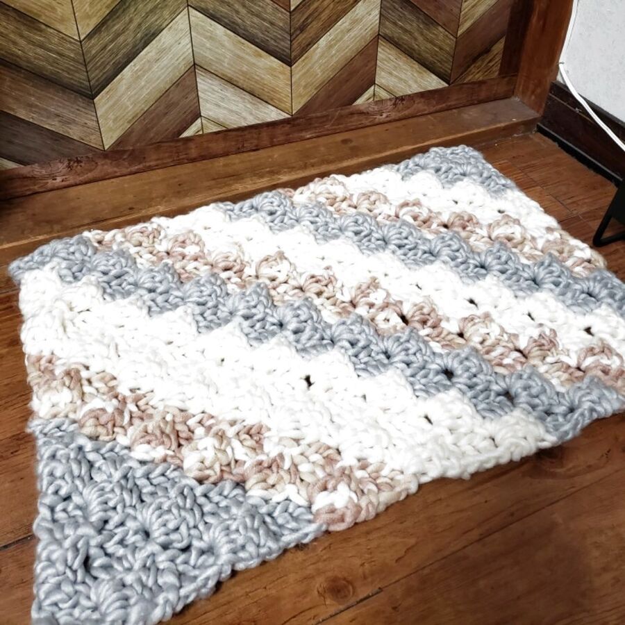 ダイソーの太糸でザクザク編んですぐ出来上がり チャンキー風ルームマットをハンドメイド 暮らしニスタ