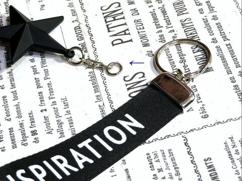 100均2つでスマホの落下防止対策 暮らしニスタ 100均2つでスマホの落下防止対策 暮らしニスタ